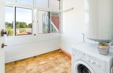 Sunny 3BDR Apt with Pool in Ferreiras by LovelyStay - Foto 13