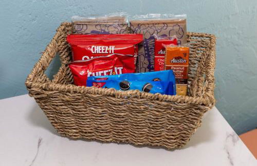 Stylish Condo min from UF & Shands Pets Welcome! - Photo 27