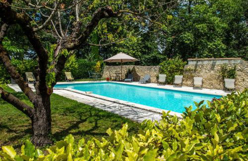 Stunning farmhouse with heated private pool in Provence - Photo 27