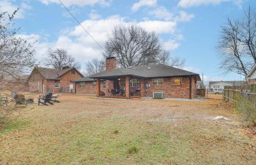 Right Off Route 66 Retro Vinita Home with Game Room - Foto 26