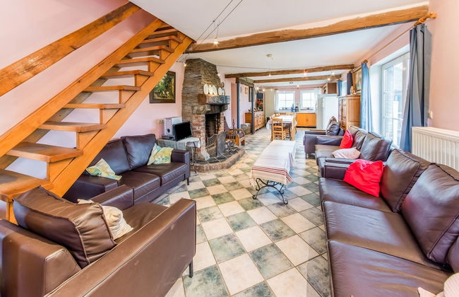 Charming Farmhouse in Brisy - Photo 1