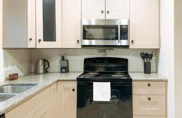 Poconos Modern Chalet I Hot Tub I Home Theater I Fenced Yard I Pet Friendly - Foto 32