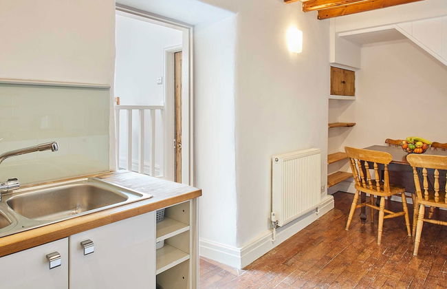 Host Stay Trefor Cottage - Photo 6