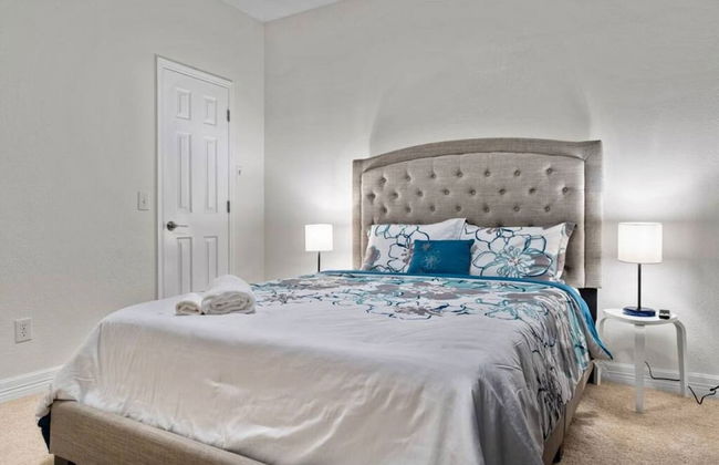 Stylish One Level Home Ping Pong Foosball Yard - Foto 22