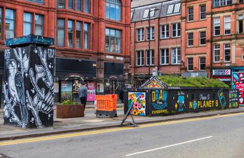 Lewis Apartment in the Heart of the Northern Quarter sleeps up to 12 - Photo 5