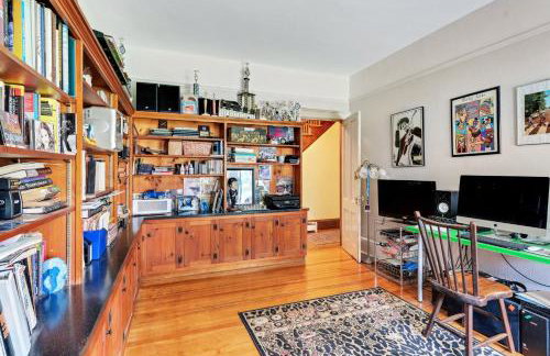 Mountain View Victorian with Convenient Location and Lots of Space tp Play farmhouse - Foto 8