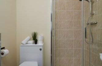 Modern 3-Bedroom Apartment in Central Huddersfield with Free Parking - Foto 17