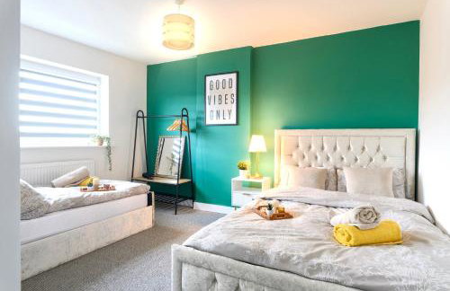 A Luxurious Home with Hot Tub and Man Cave! 9ppl - Foto 3