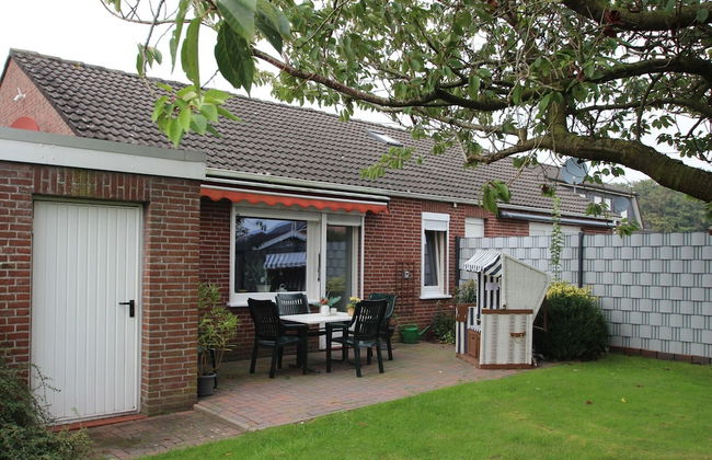Bungalow in Berumbur Nahe Norddeich Strand - Photo 1