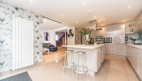 6 bedrooms beautiful home 3 bathrooms, quiet location with garden near Legoland Windsor Heathrow - Foto 5