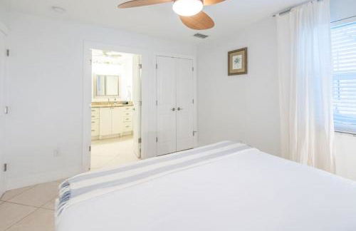 Pet-Friendly 2BR - No Pet Fees - Walk to Beach - Foto 21