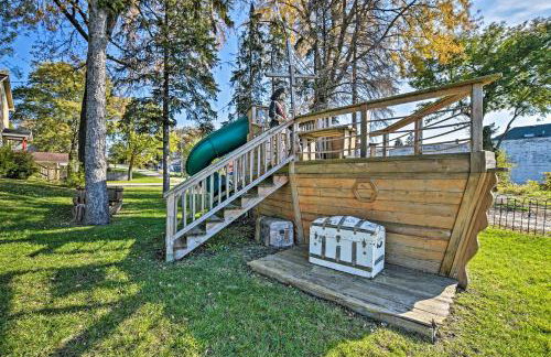 Lakefront Home with Game Room, Theater and Dock! - Foto 32