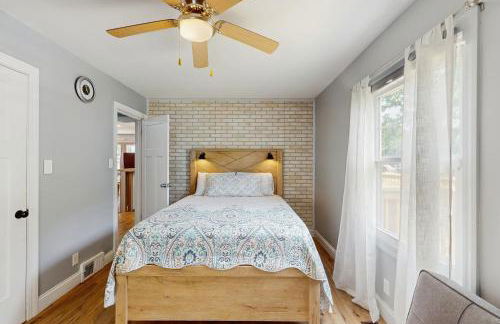 2 Mi to Beach! Hot Tub Haven in Michigan City - Foto 23