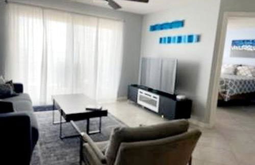 Quiet direct oceanfront 2 bed 2 bath condo w/pool - Foto 19