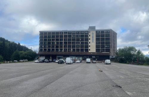Studio refait à neuf avec balcon - Famille - Parking couvert - Foto 20