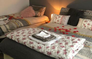 PondeROSEa Cottage Free Gated Parking M1 & City location, wood stove - Foto 8