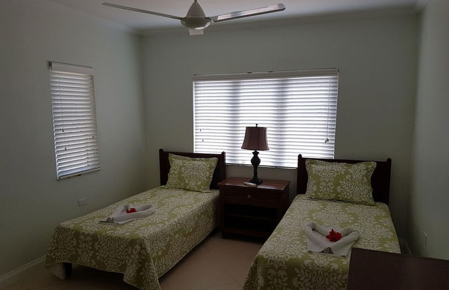 Je Suis Jamaica - 4 B R Beachfront Villa w Staff - Photo 35