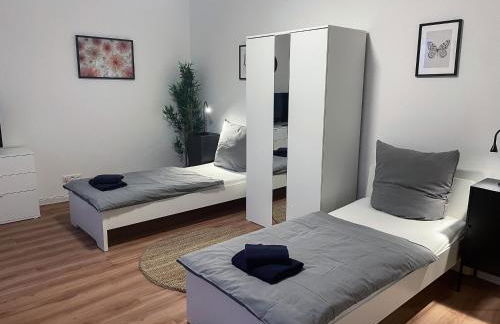 bookandstay24 Die-burg 4 Zimmerwohnung mit Küche und Balkon bei Darmstadt, Frankfurt, RheinMain Gebiet - Foto 2