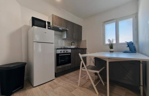 Grand Studio Lumineux Proche Centre-Ville - Foto 7