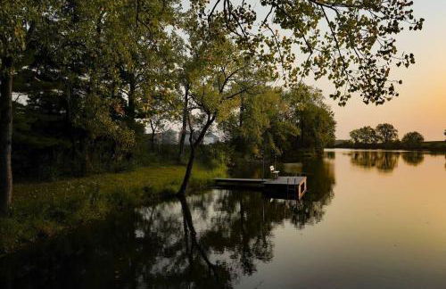 Secluded Waterfront A-Frame Cabin w/ Pvt Lake - Foto 9