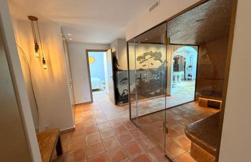 Villa climatisée, Golfe Saint Tropez, 12 pers, 4 suites, Piscine chauffée, Hammam, Spa, Billard, Pétanque, Wifi professionnel haut débit - Photo 12