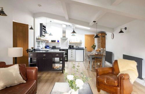 House & Annexe Sleeps 18 Heated Pool - Photo 60