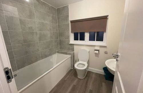 MODERN 4 BEDROOM HOUSE WITH GARDEN & PARKING - Foto 47