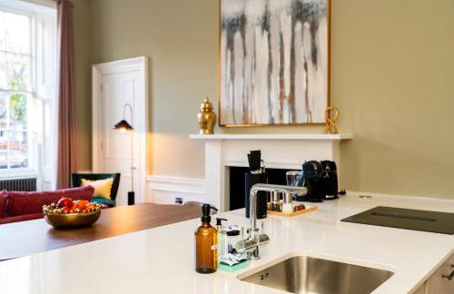 Dragon Suites Luxury Apartments at Rutland Square - Photo 41