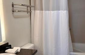 Breathtaking Direct Bay Views 2 bedroom condo with parking - Foto 15