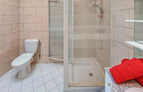 Stunning Apartment In Usson-En-Forez - Foto 11