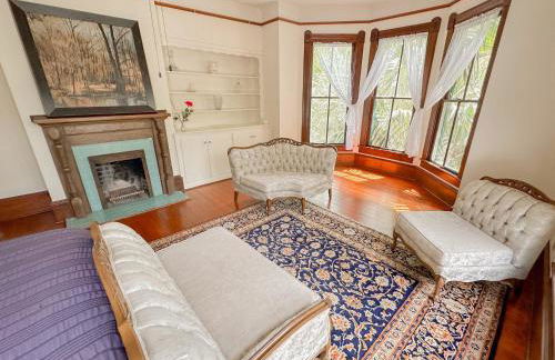 Cozy Victorian Apartment Downtown Sleeps 5 - Foto 9