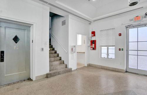 Coastal 2BR Escape | Walk to Beach & 2 Queen Beds - Foto 48