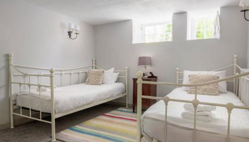 New School Rooms estate close to Bath including heated swimming pool,hot tub,WIFI, pool table, parking - Foto 2