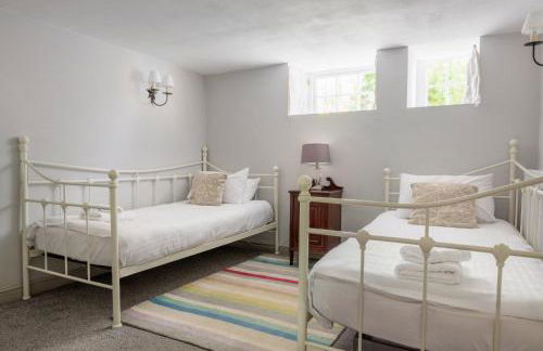 New School Rooms estate close to Bath including heated swimming pool,hot tub,WIFI, pool table, parking - Foto 2