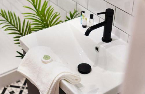 Convenient 2BR Stay on Gladstone Street Near Transport - Photo 38