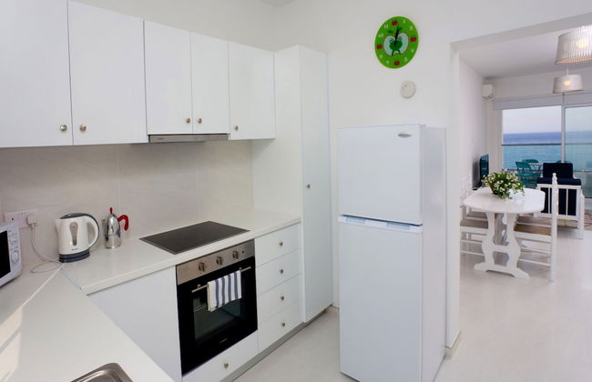 Limassol on the Beach Apartment - Foto 13