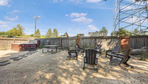 Hot Tub Fire Pit Pet Friendly Walk to Bell St - Foto 3, sunbed