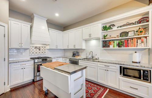 Artsy Bungalow with Yard in Dtwn San Antonio - Foto 7