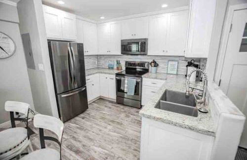 Beachfront Retreat! 3 Steps to WALKOVER! - Photo 9