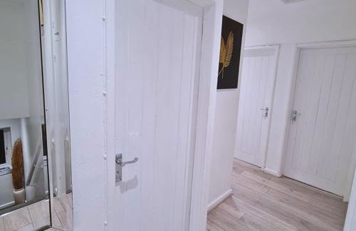 Modern Penge East Apartment - Photo 12