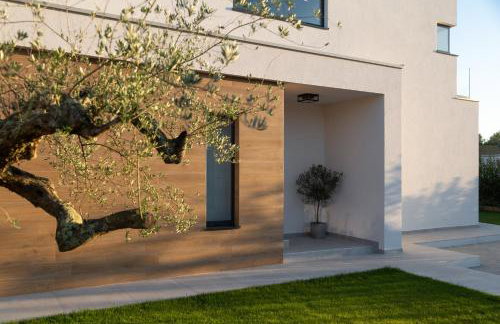 Moderne Luxusvilla Mali Dvor mit Pool 500m am Meer in Porec - Foto 31