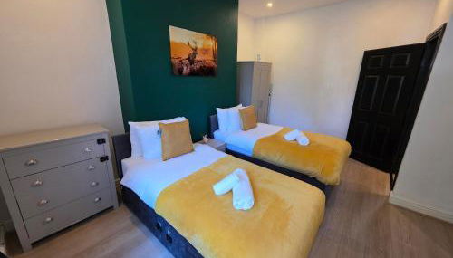 Deluxe 2BR Apartment Near City Center - Sleeps 6 - Foto 3, towels, wardrobe