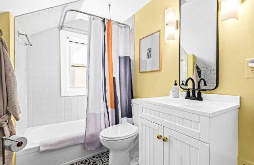 Eclectic Bungalow in the Heart of Royal Oak - Foto 23