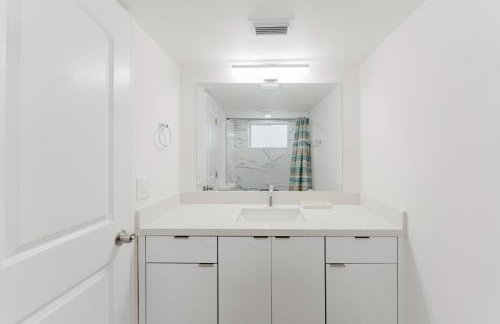 Waterfront Retreat Views, Pool, Hot Tub, Gym Walk to Beach & Boca Resort! - Photo 44