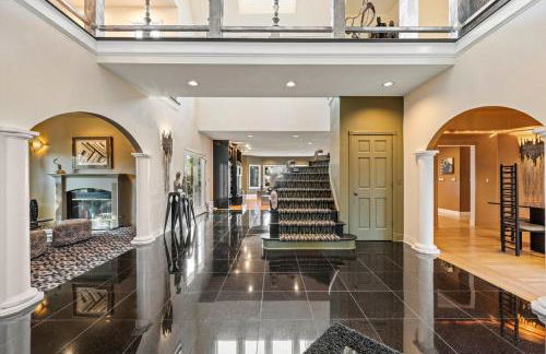 Vista De Lago Retreat Luxury Mansion with Pool and Theater - Foto 17