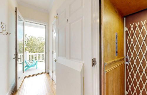 Luxury cottage with pools & multiple decks, 1/2 block to beach - Foto 50