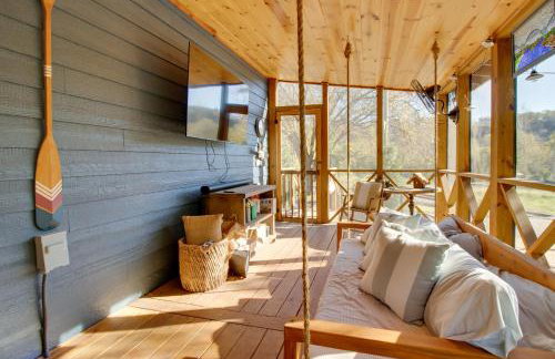 Walk to White River Cozy Escape with Screened Porch - Foto 17