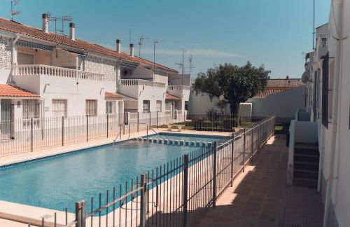 Bungalow with a pool and a terrace - Foto 46