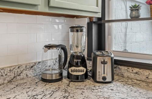 Cozy Home near Downtown - Close to Nulu - Sleeps 6 - Foto 44