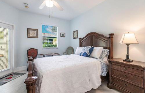 Tropical Oasis with Heated Pool - Photo 27